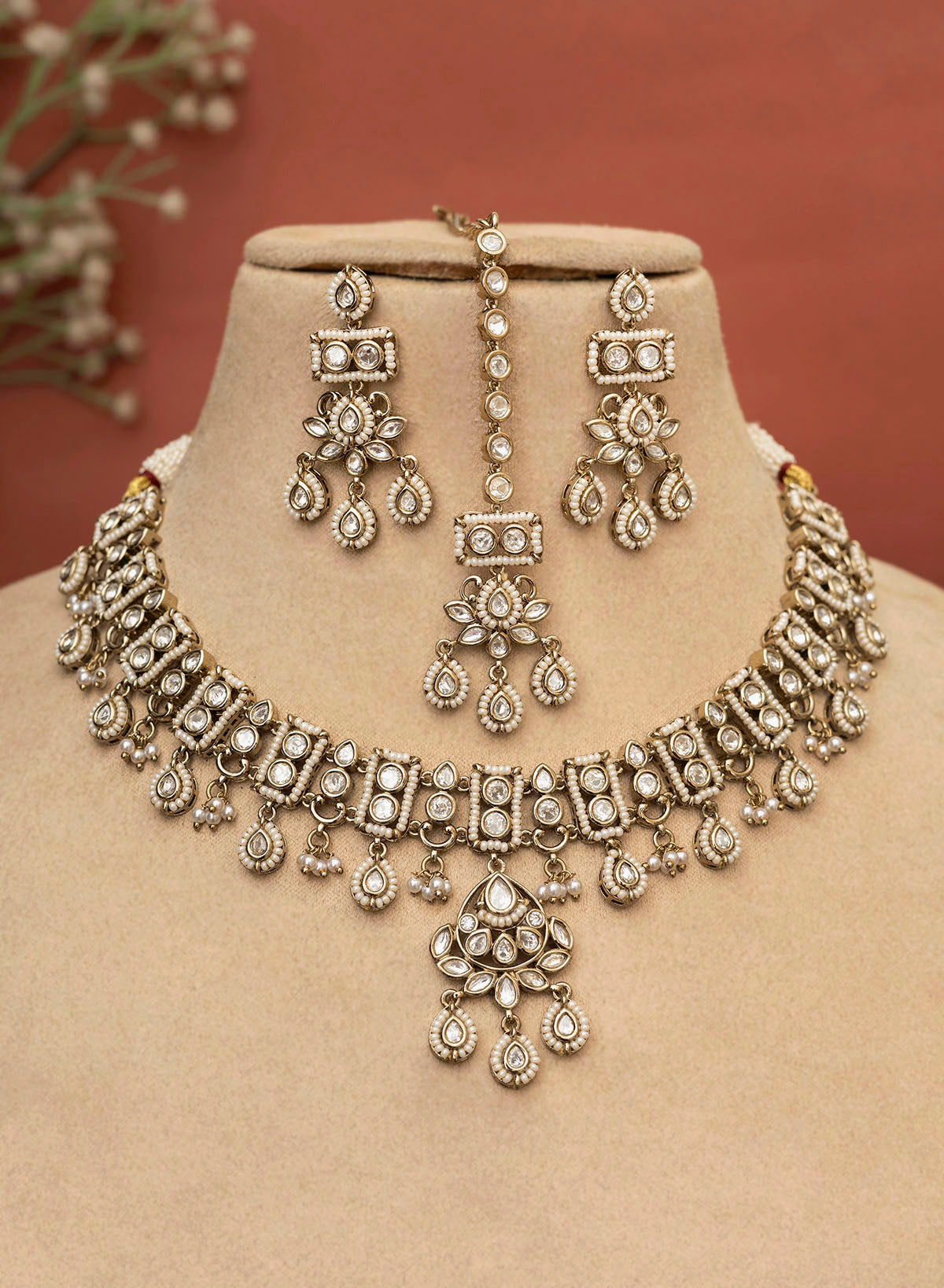 Sarvesha Necklace Set