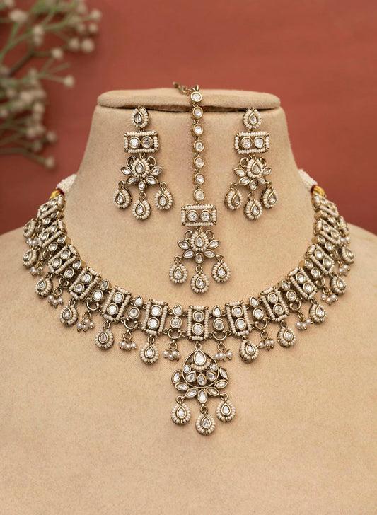 Sarvesha Necklace Set