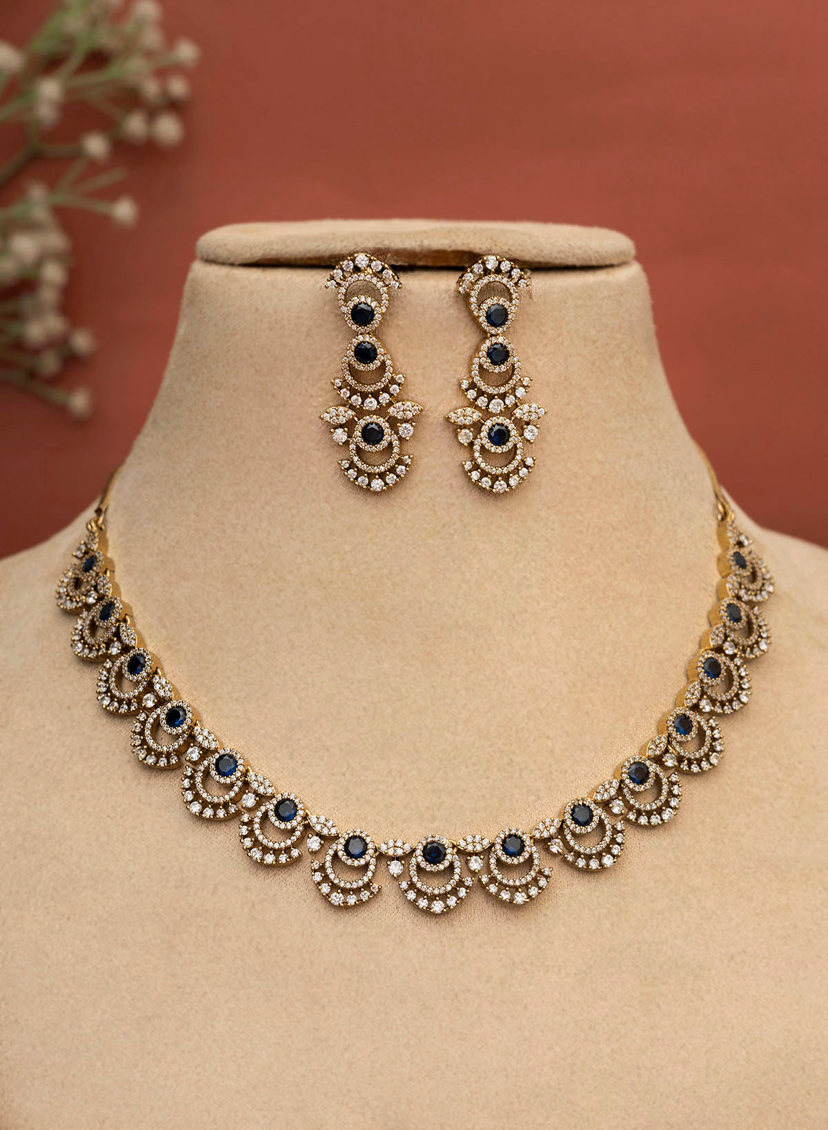 Nyesha Necklace Set
