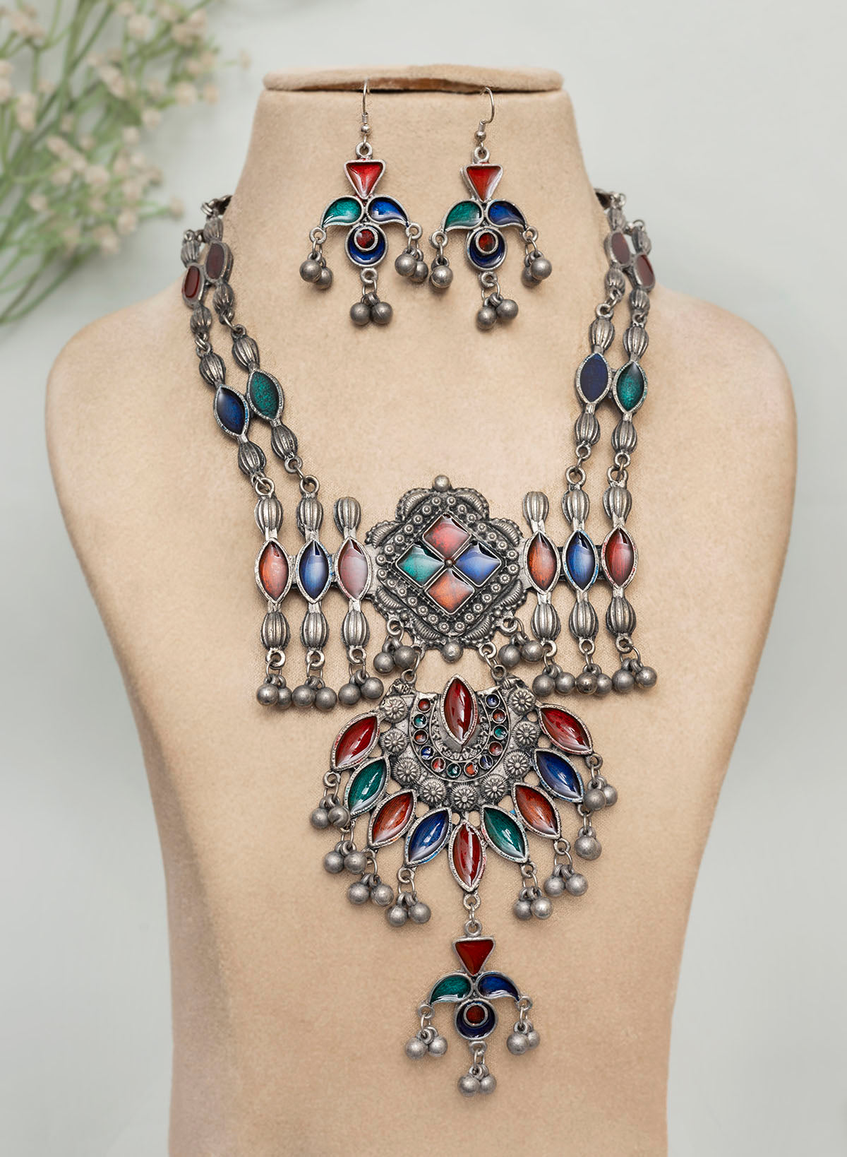 Vishika Necklace Set