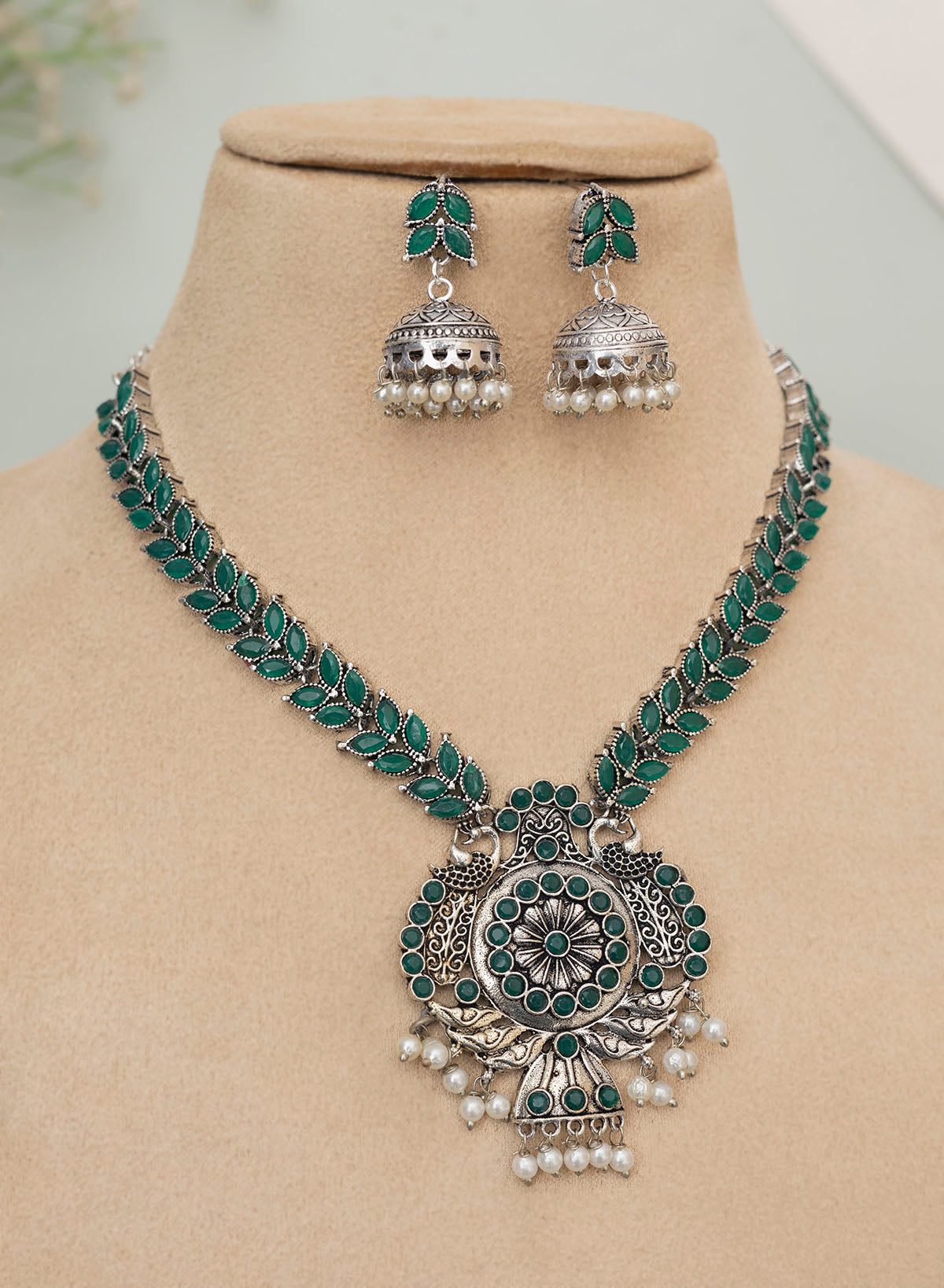 Lila stone necklace set
