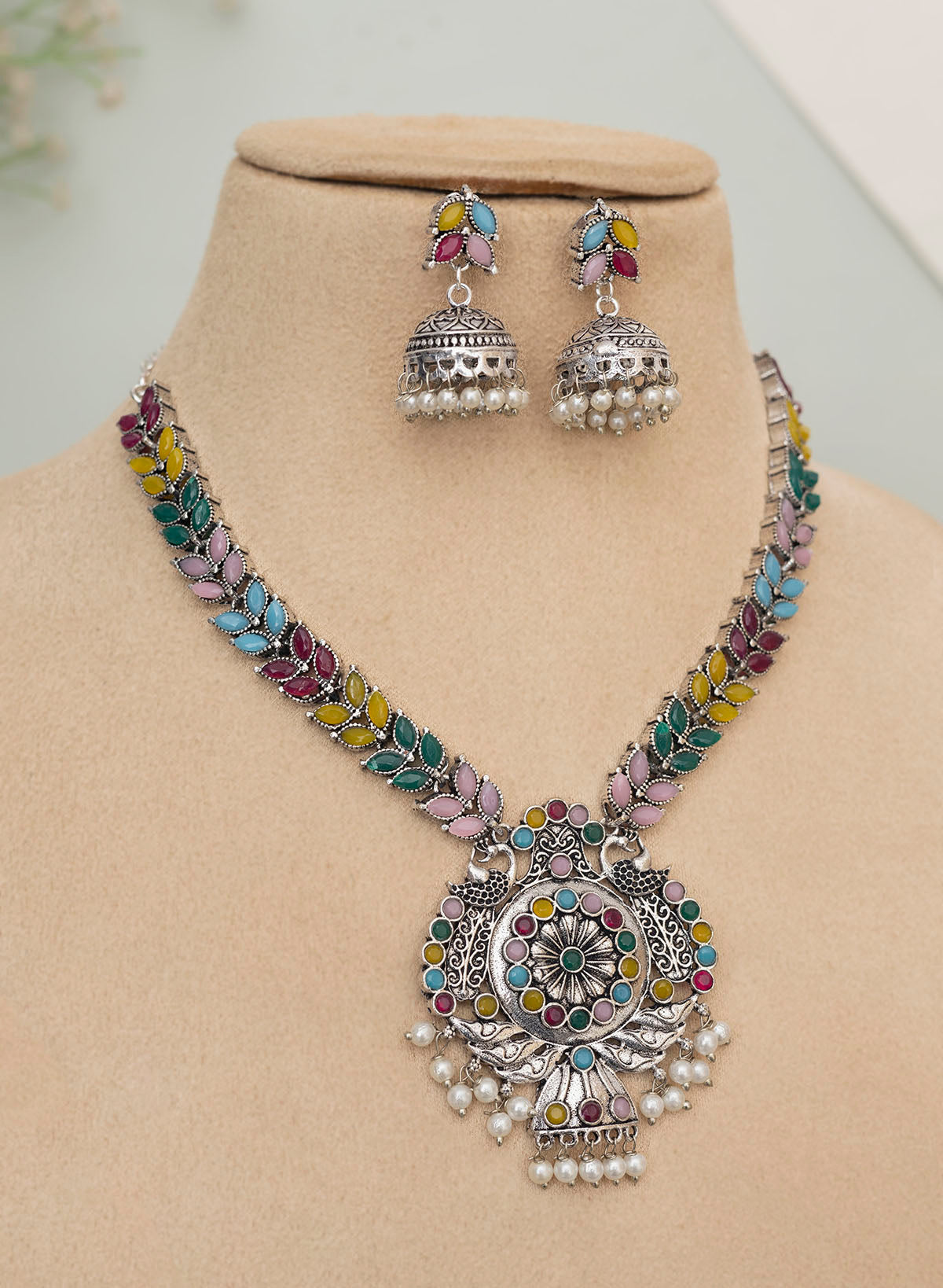 Lila stone necklace set