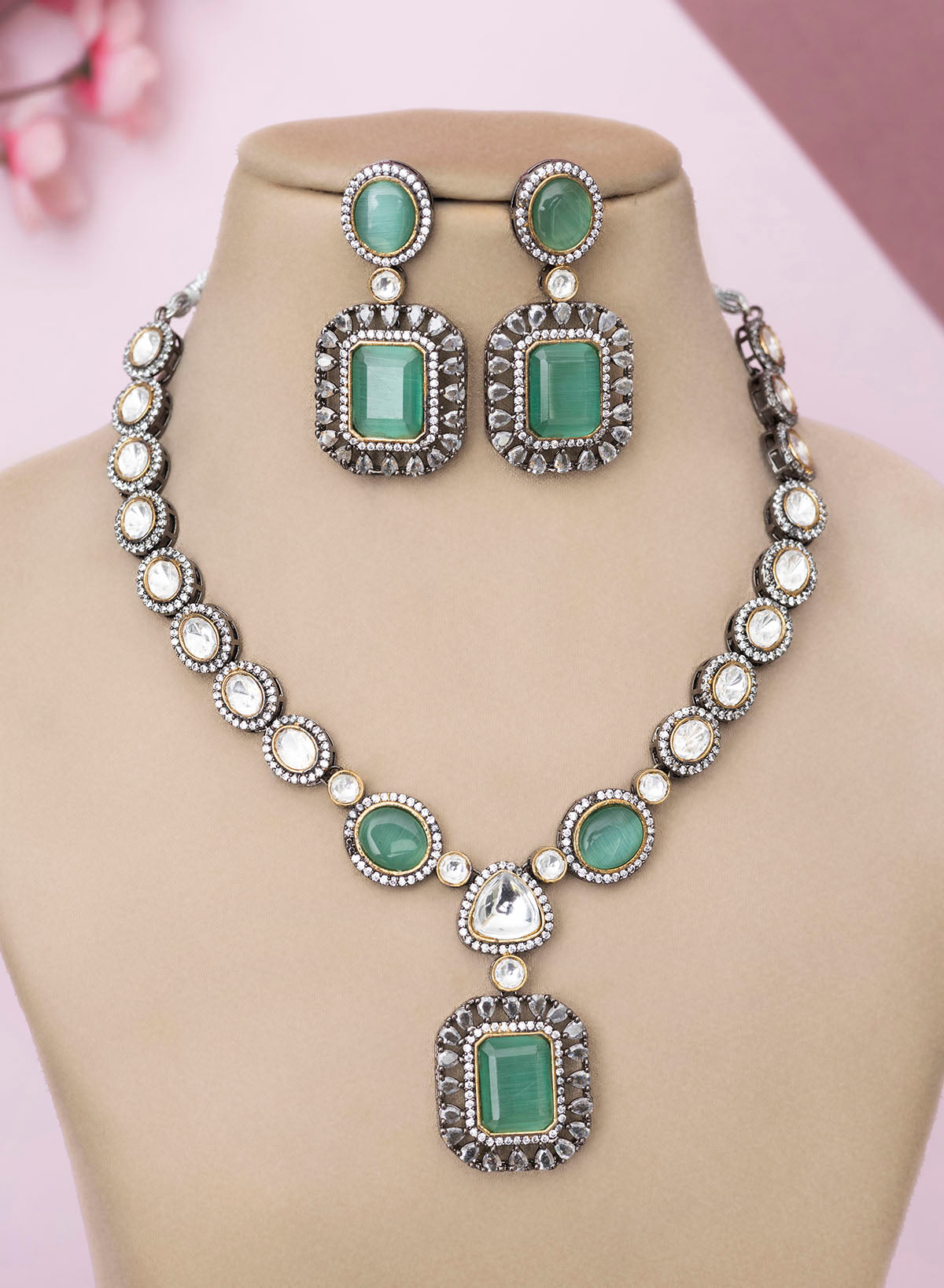 Vahira single layer Necklace set