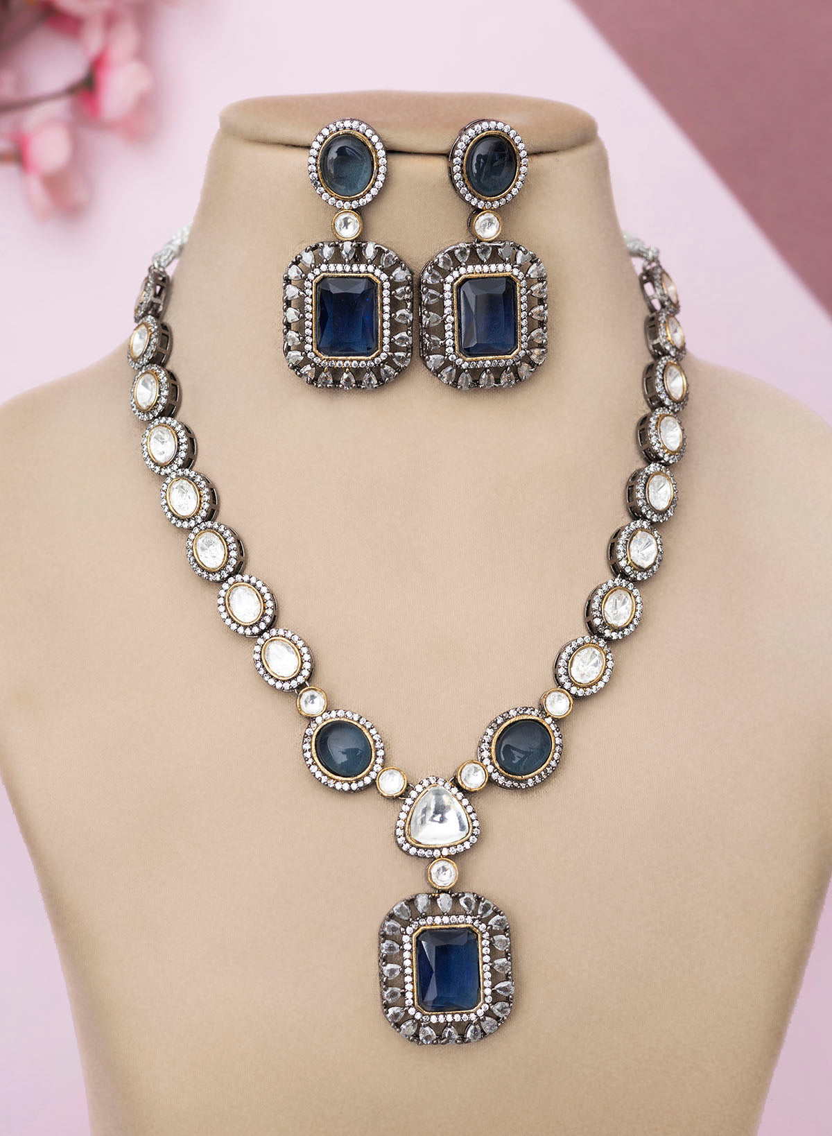 Vahira single layer Necklace set