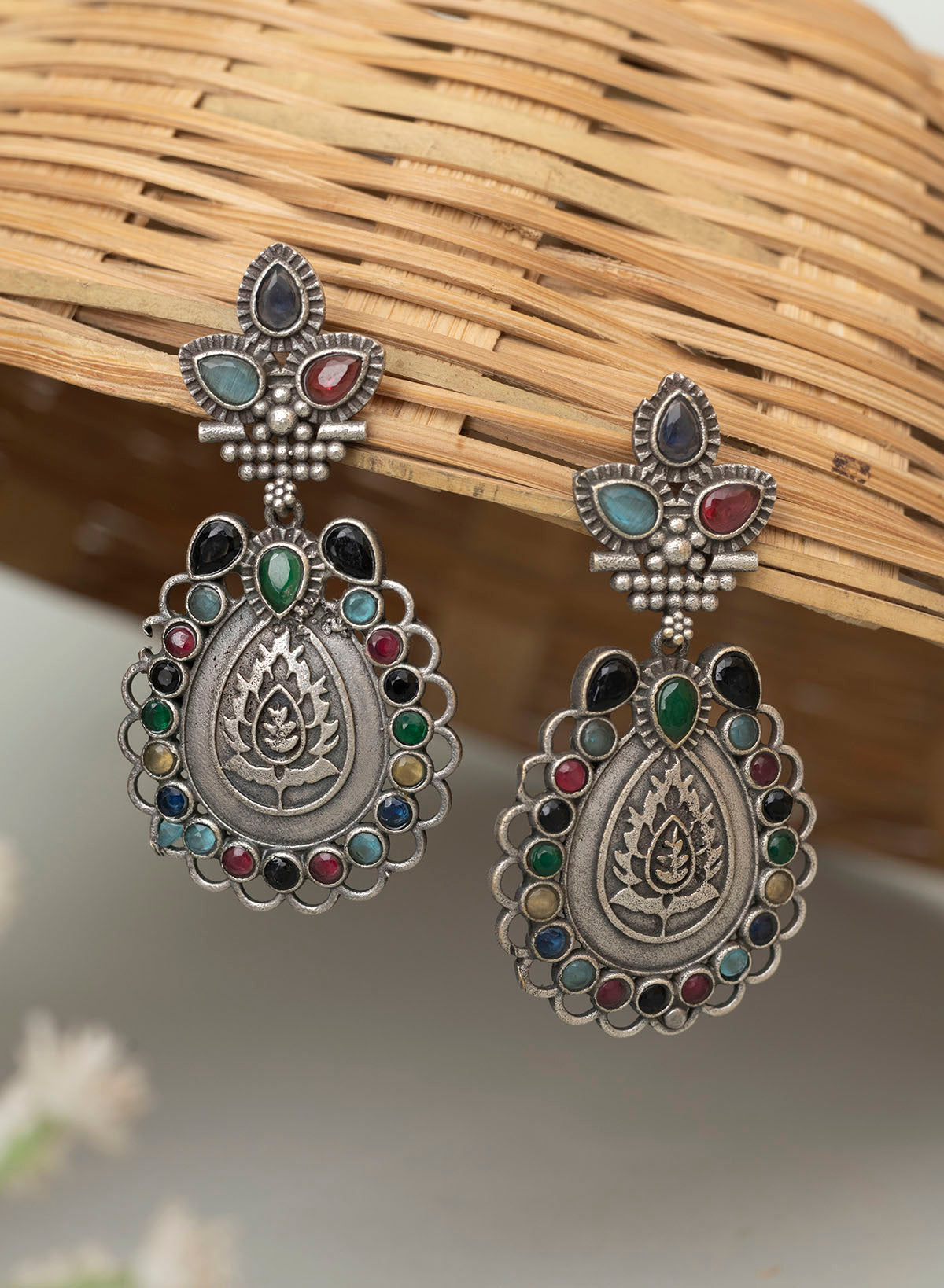 Astuti leaf earring