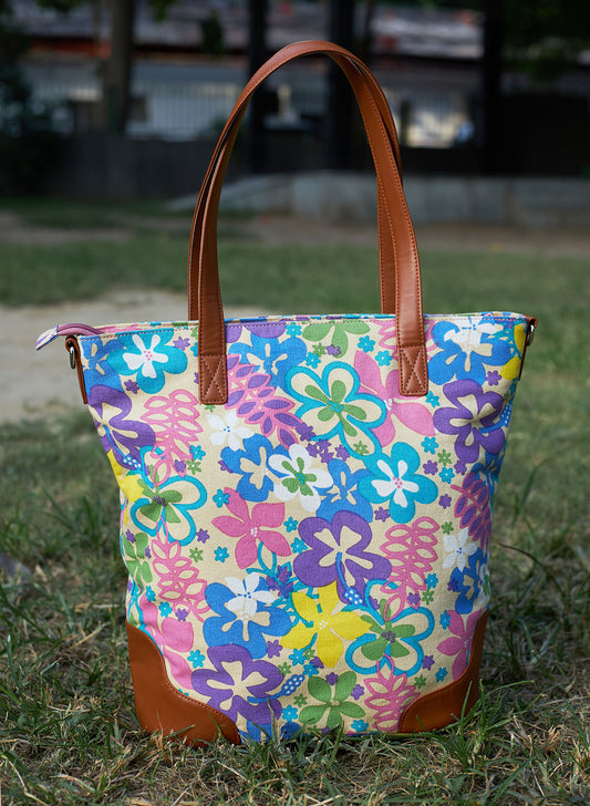 Dashing dahlia tote bag