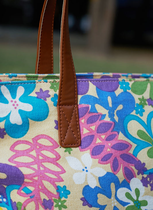 Dashing dahlia tote bag