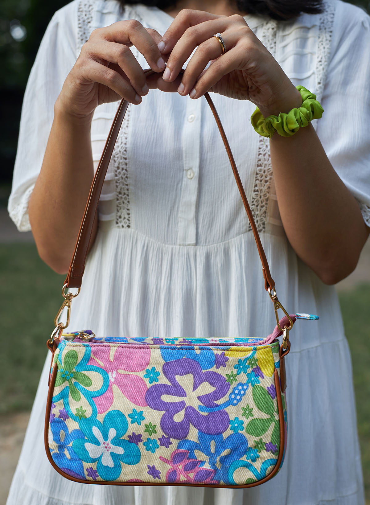 Dashing dahlia baguette bag