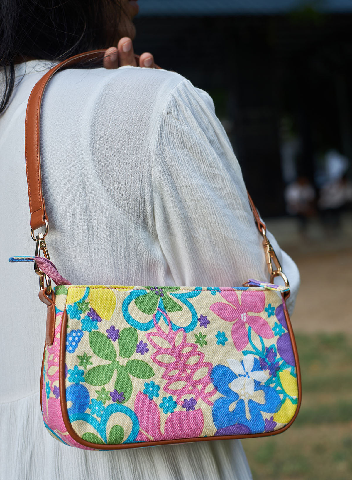Dashing dahlia baguette bag