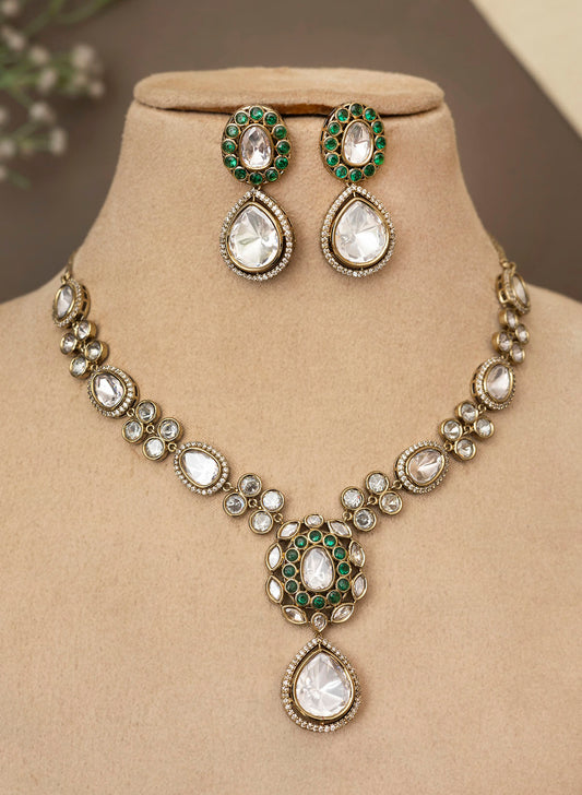 Sada Kundan set