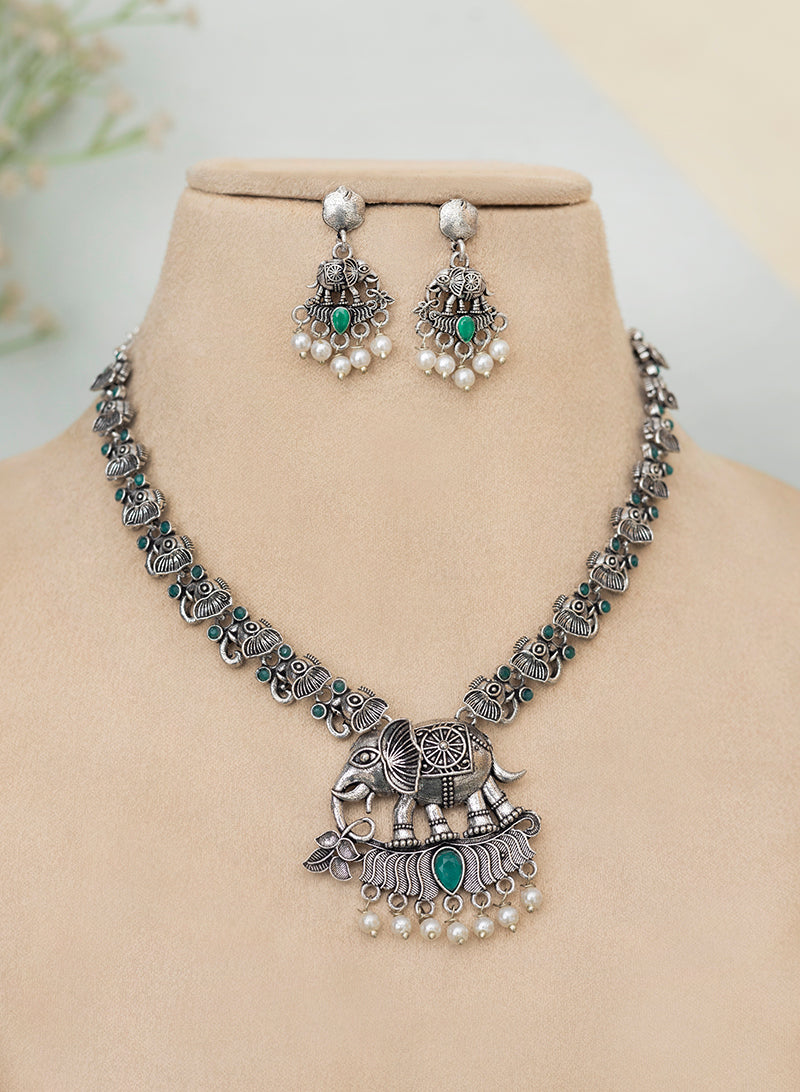 Vanika Necklace set