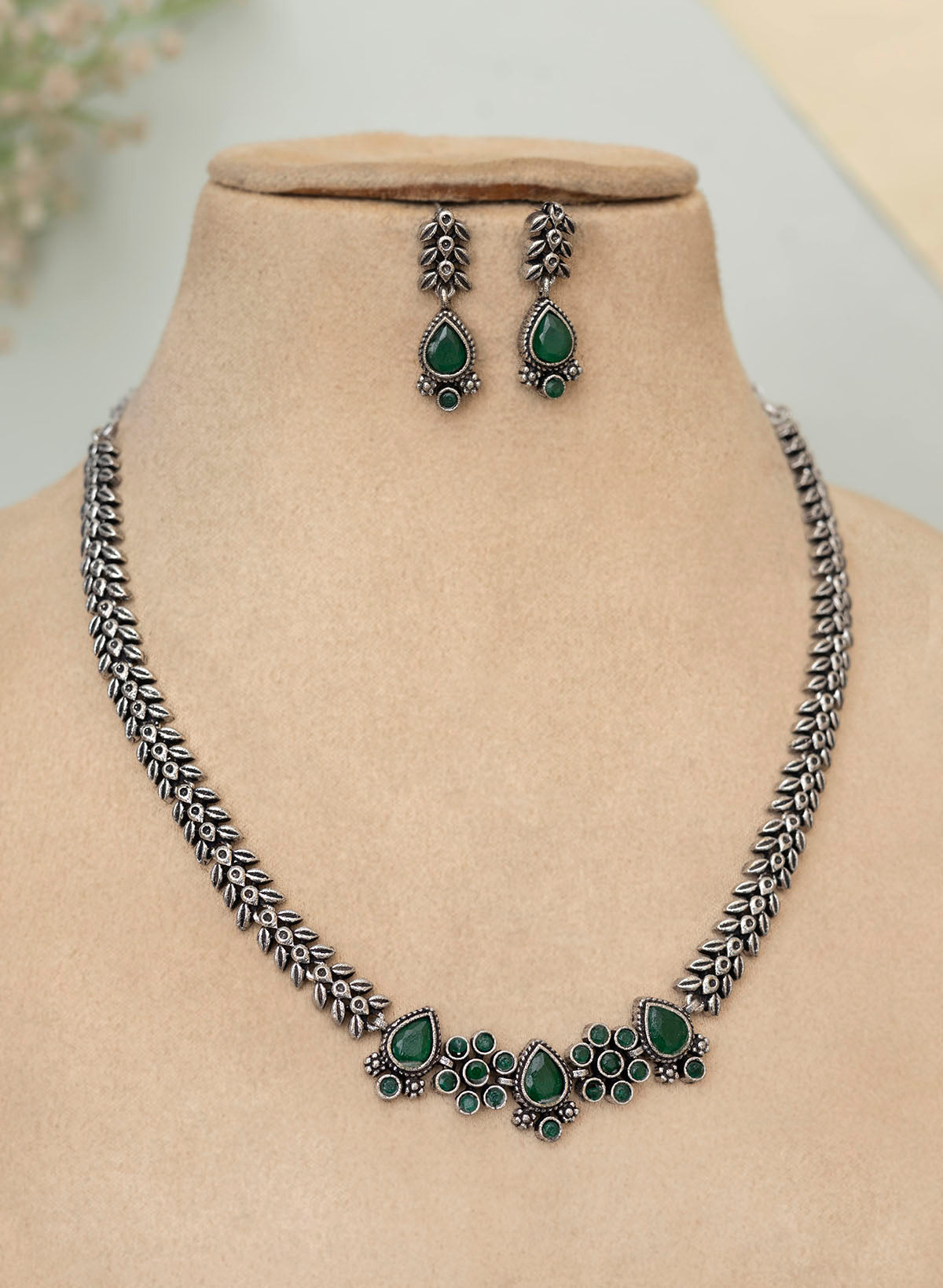 Revi Necklace Set