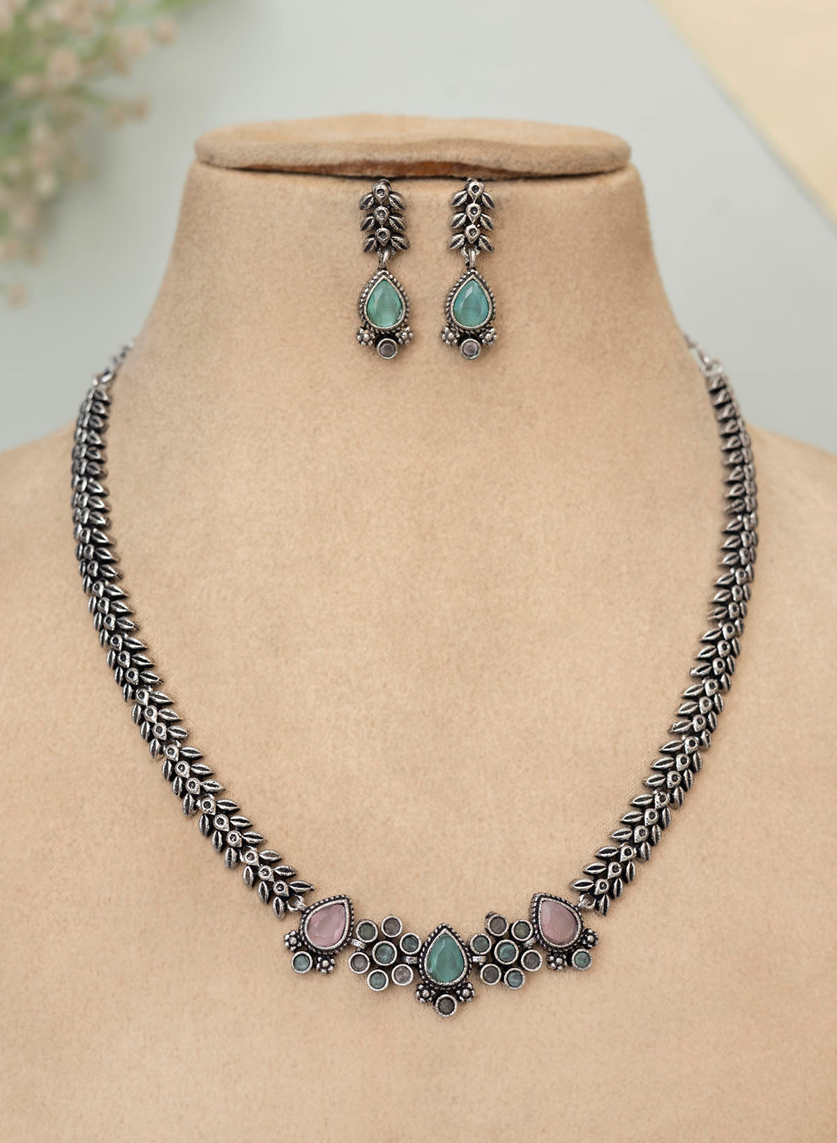 Revi Necklace Set