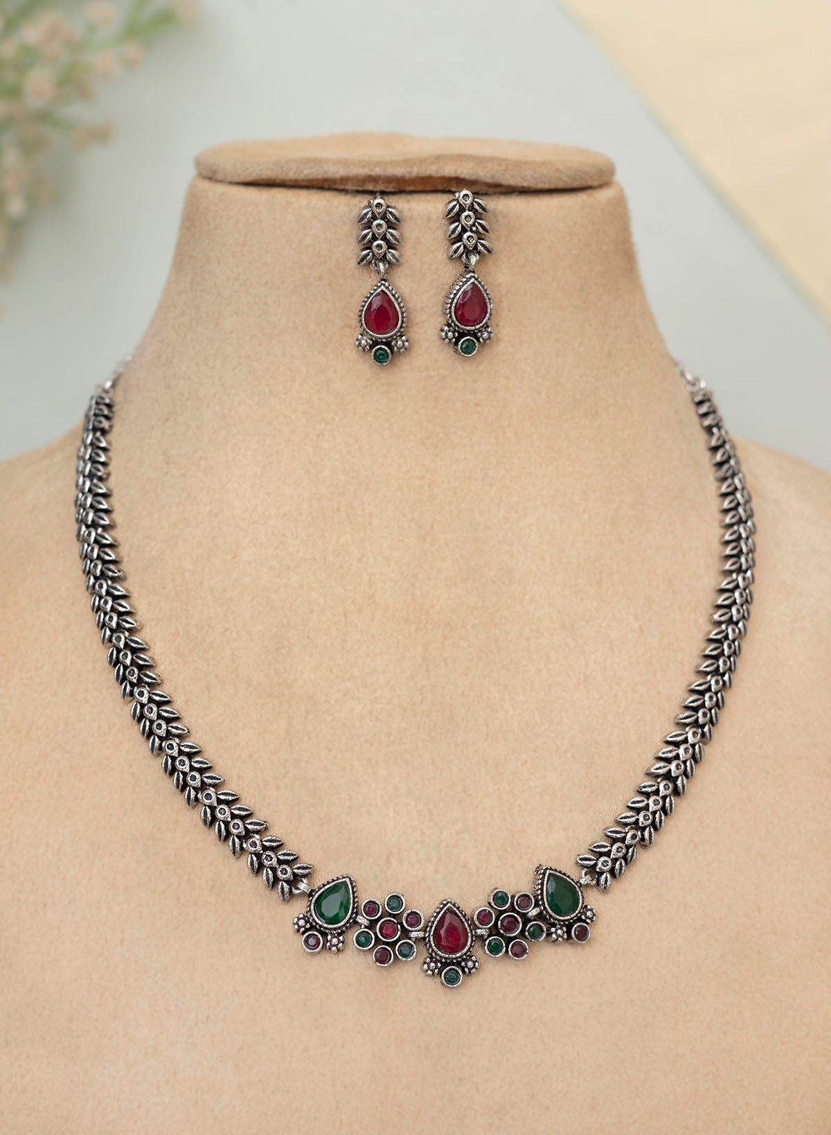 Revi Necklace Set