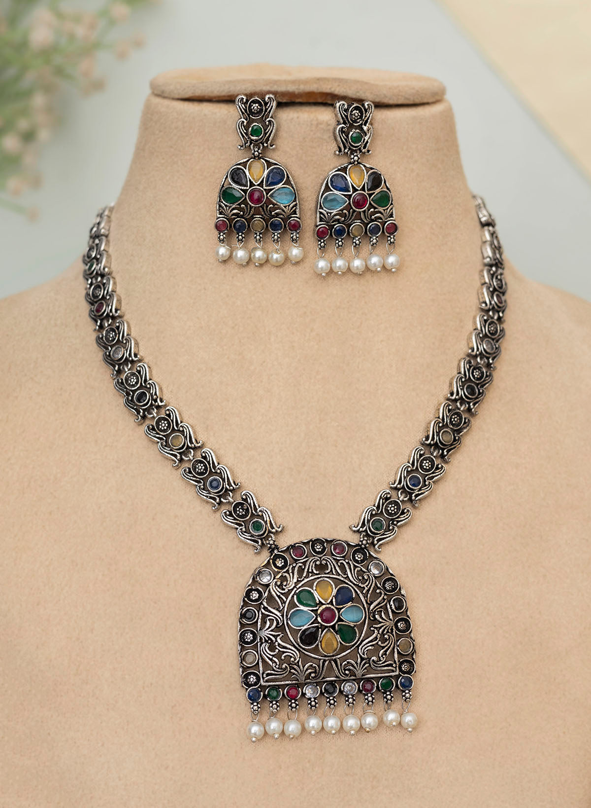 Doyel Necklace Set