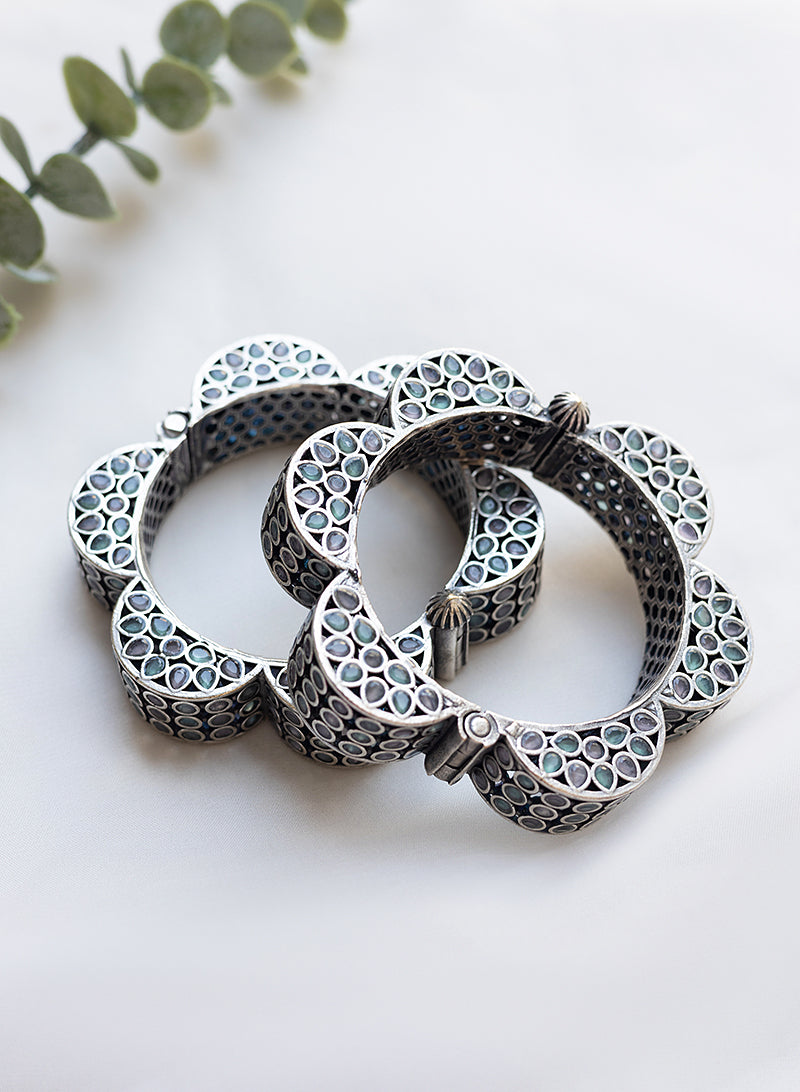 Pragya Bangle