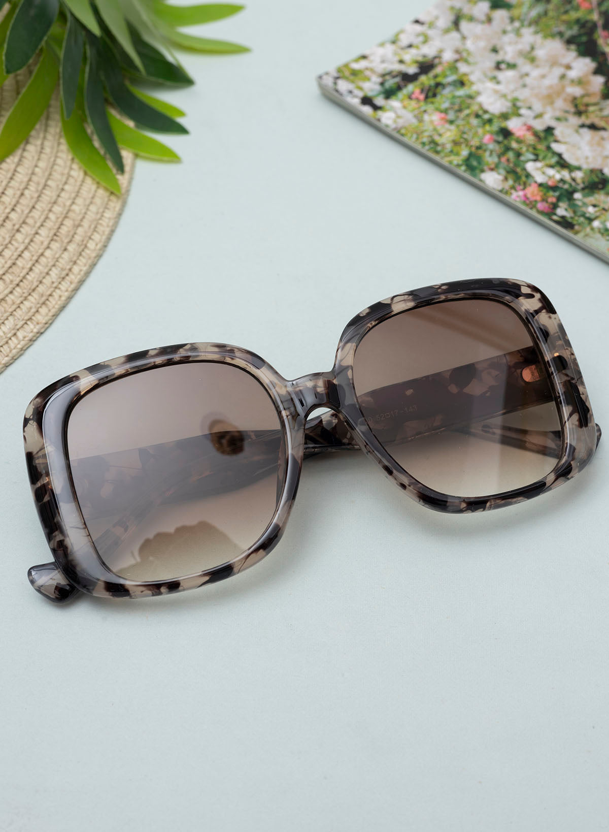 Oversized Retro Sunglass