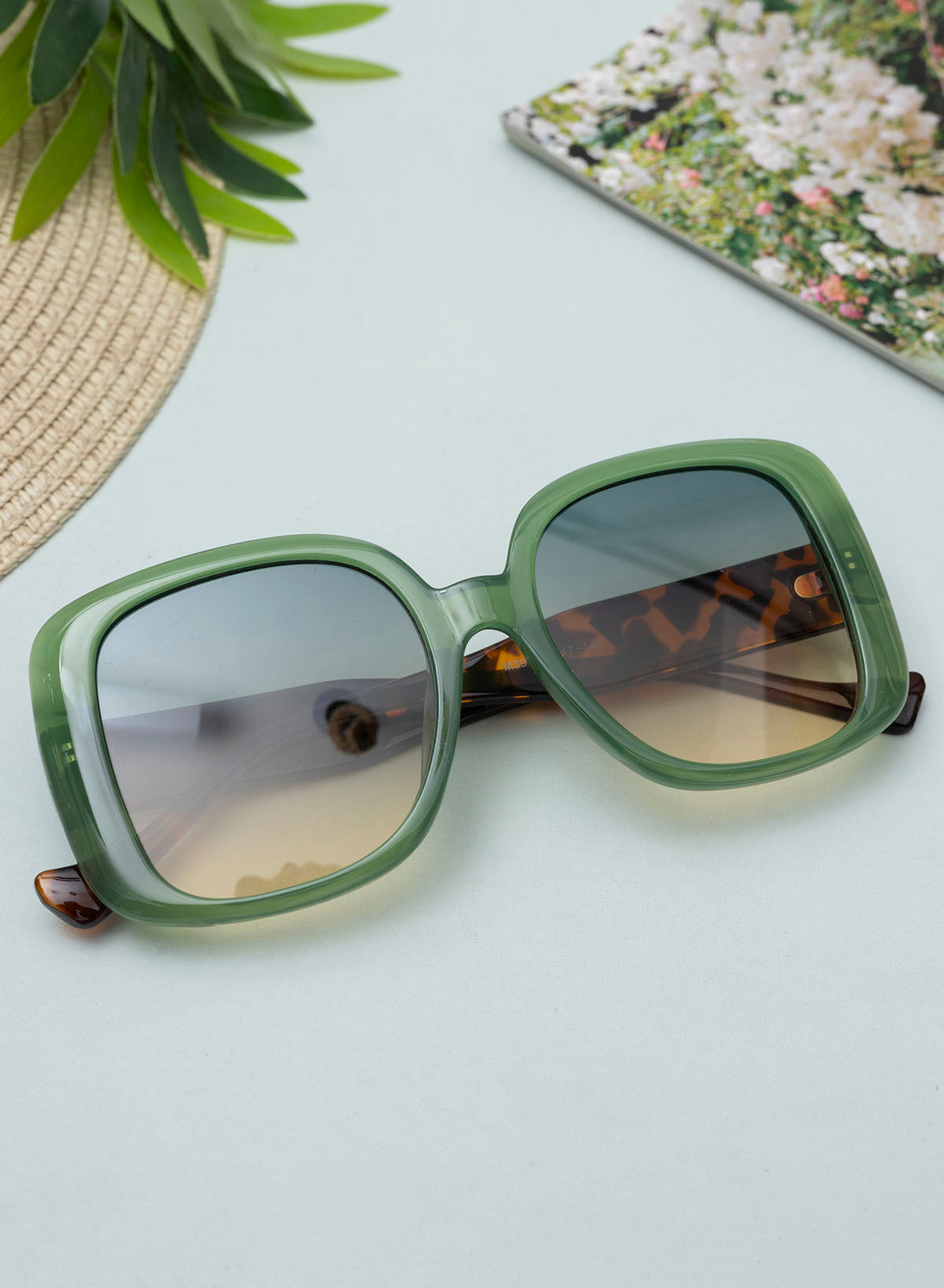 Oversized Retro Sunglass