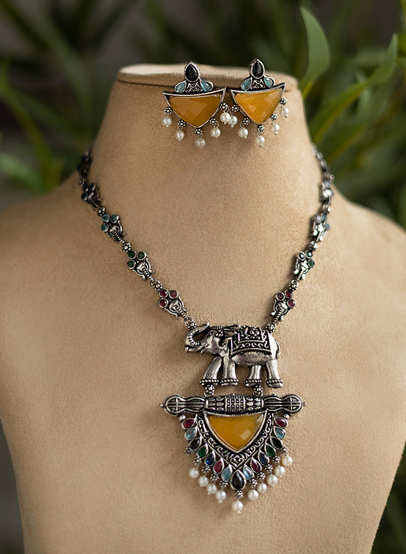 Dhruni Stone Necklace set