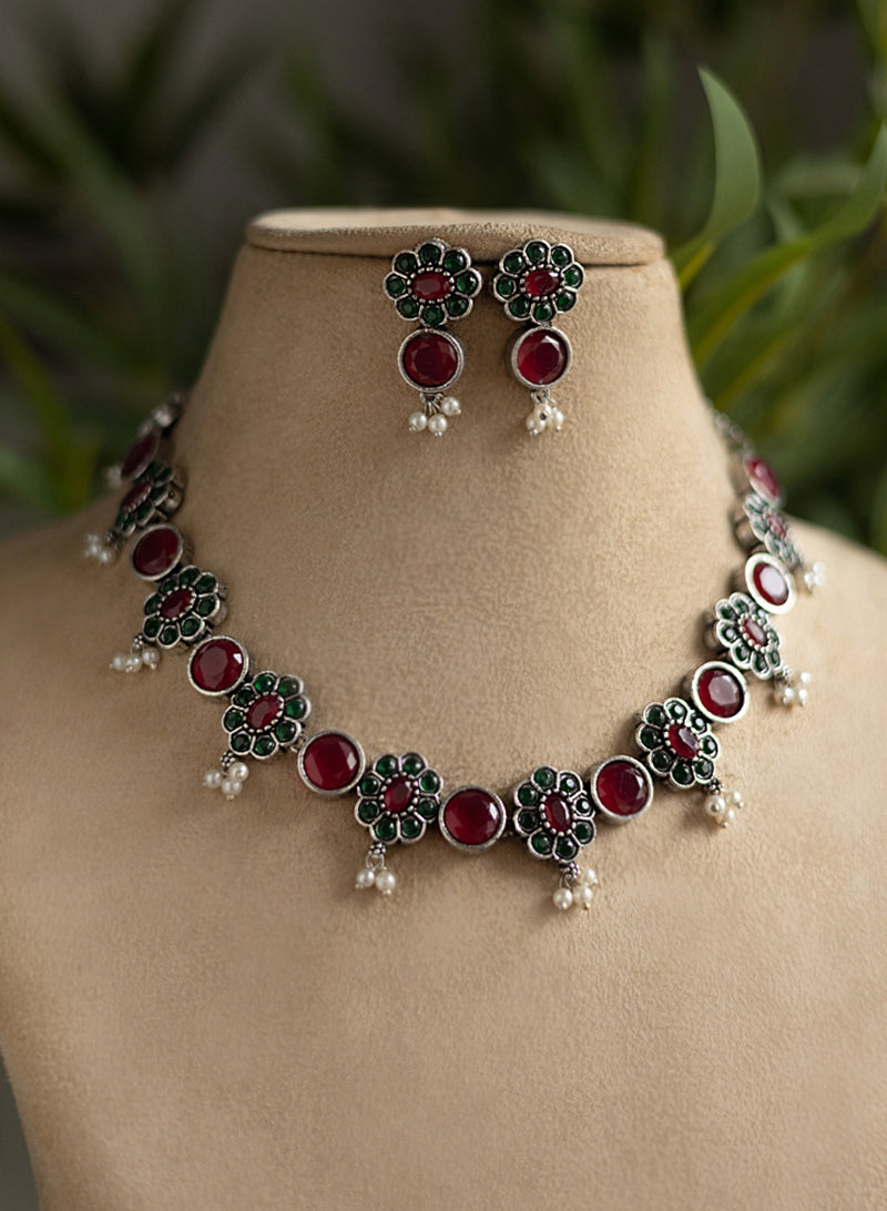 Omyaa Necklace Set