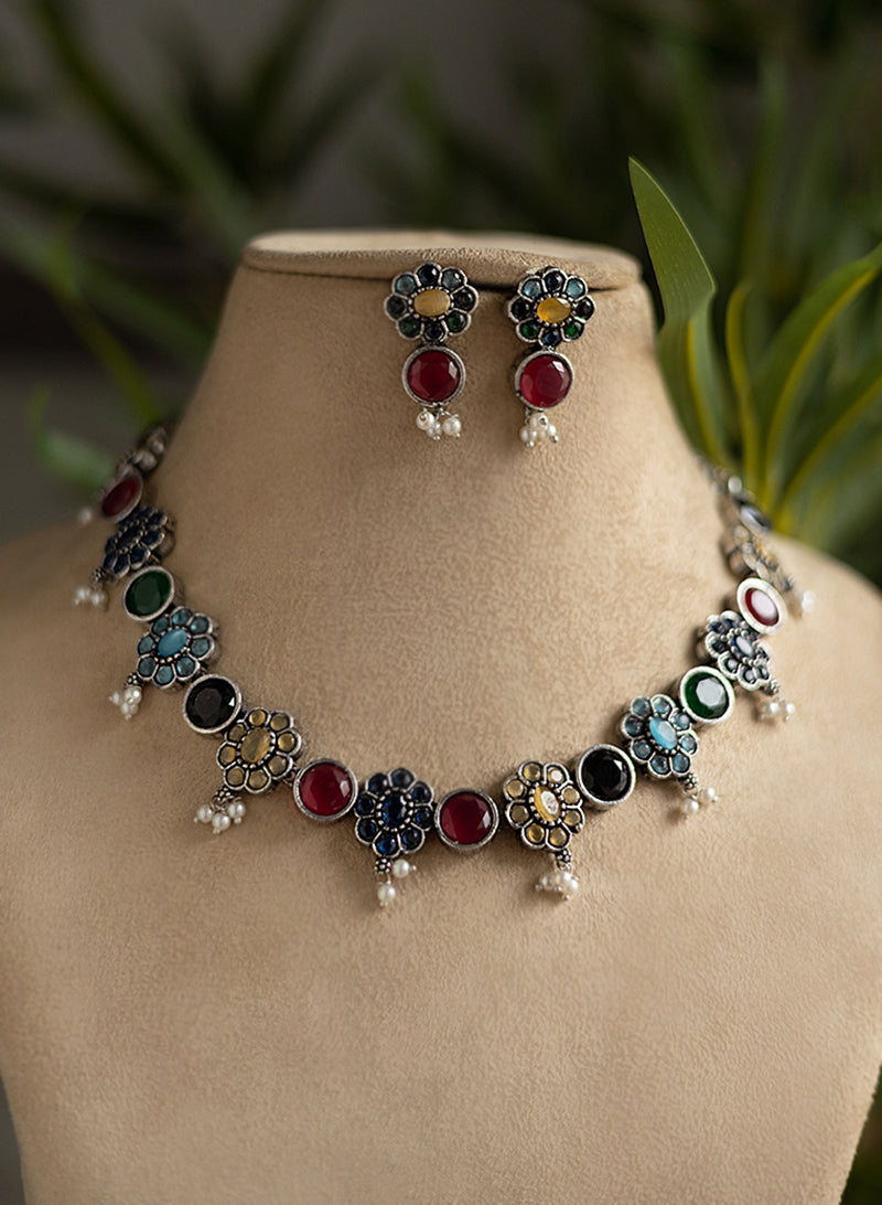 Omyaa Necklace Set