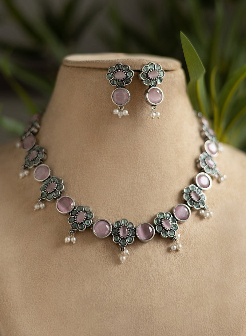 Omyaa Necklace Set