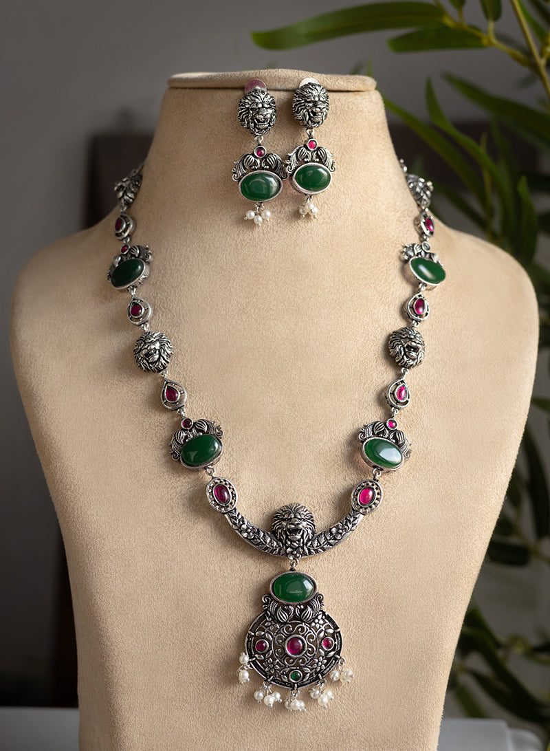 Vihaana Necklace Set