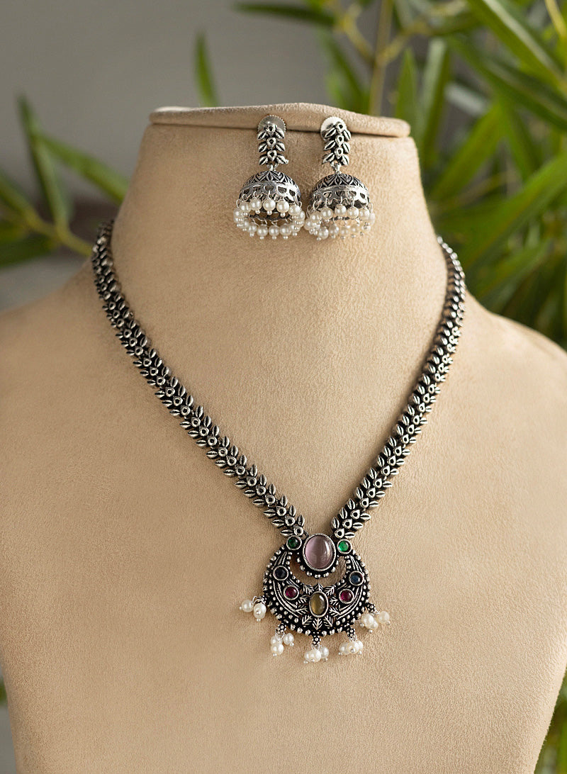 Aadarshini Necklace set