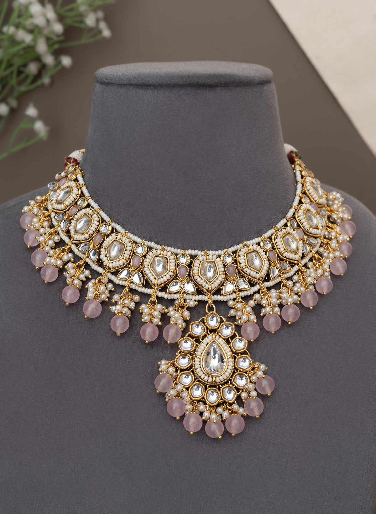 Aru Kundan Necklace Set