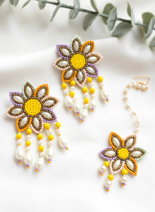 gautami  MULTICOLOR HANDMADE  EARRING AND MANGTIKA