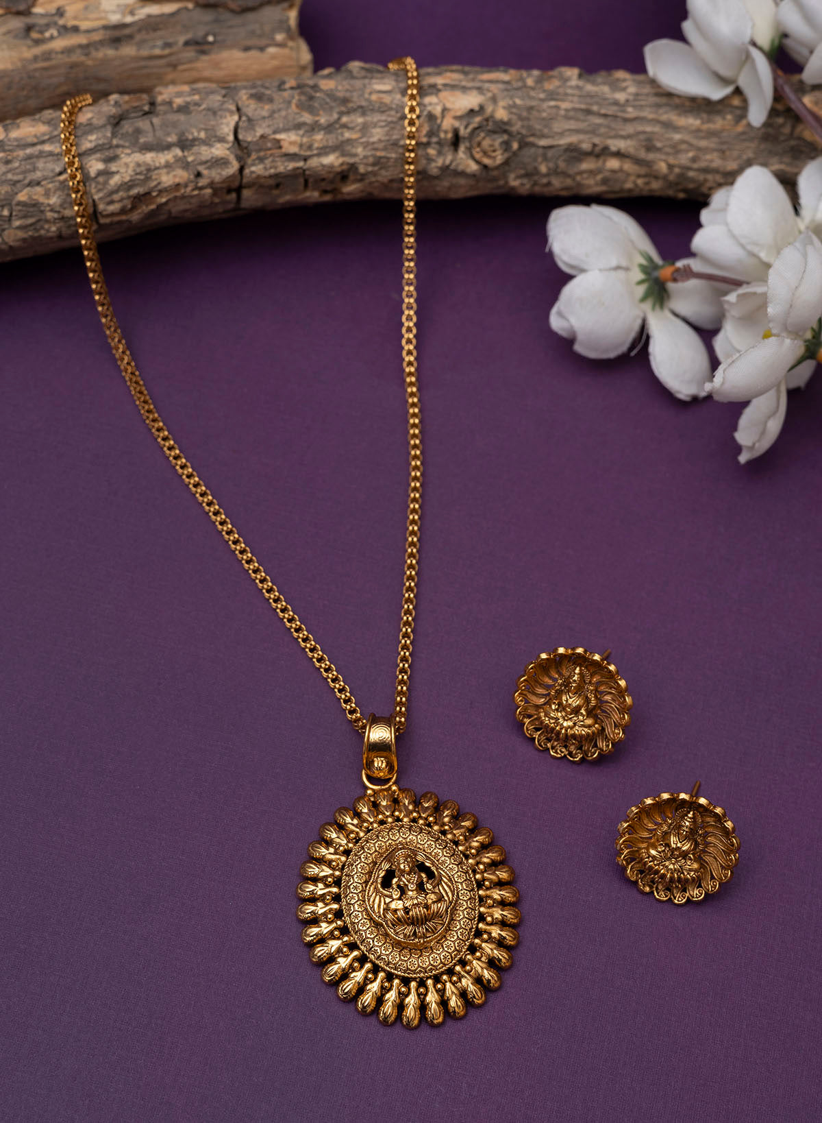 Angha Golden Pendant Chain Set – Phuljhadi