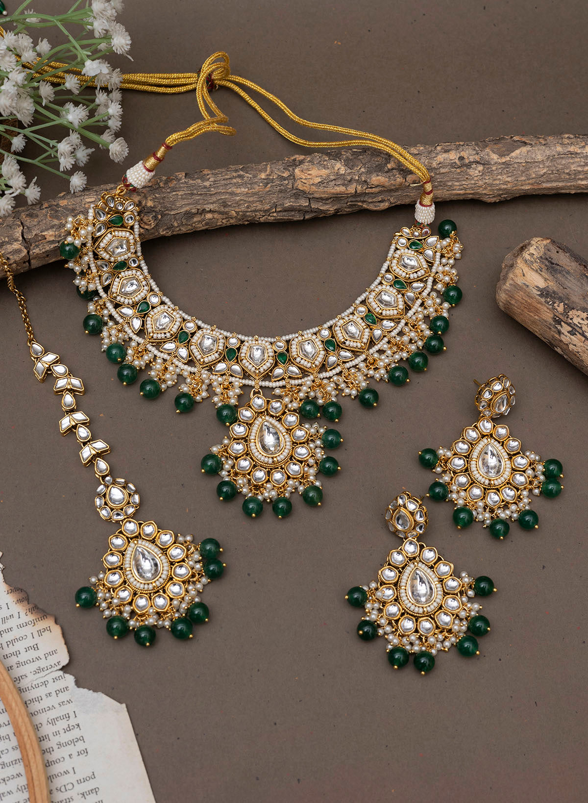 Aru Kundan Necklace Set