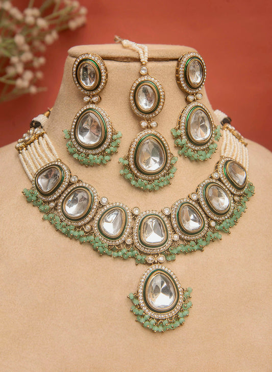 Hasvika Necklace Set