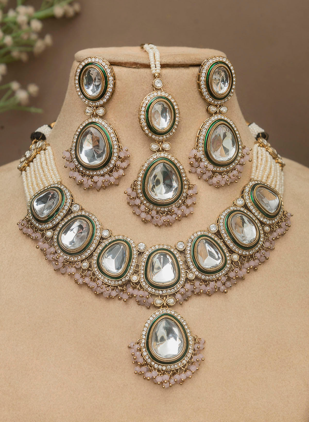 Hasvika Necklace Set