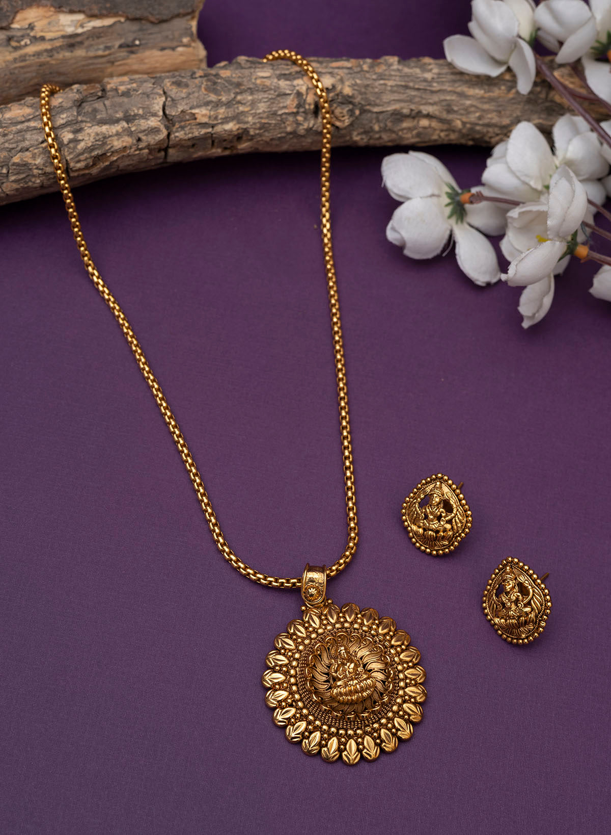 Nadishwari Golden Pendant Chain Set – Phuljhadi - Main Image