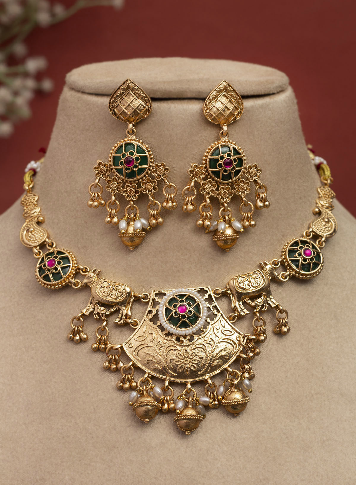 Arniya Necklace Set