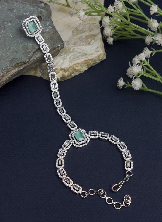 Shivina ad haathphool