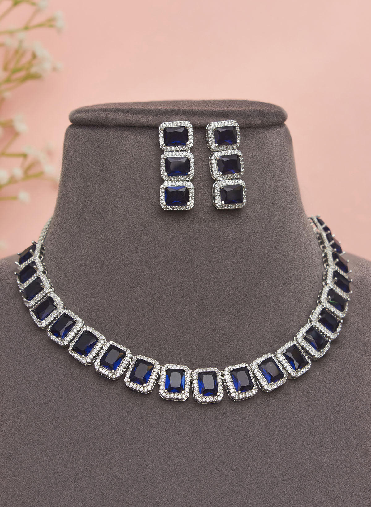 Avya ad necklace set