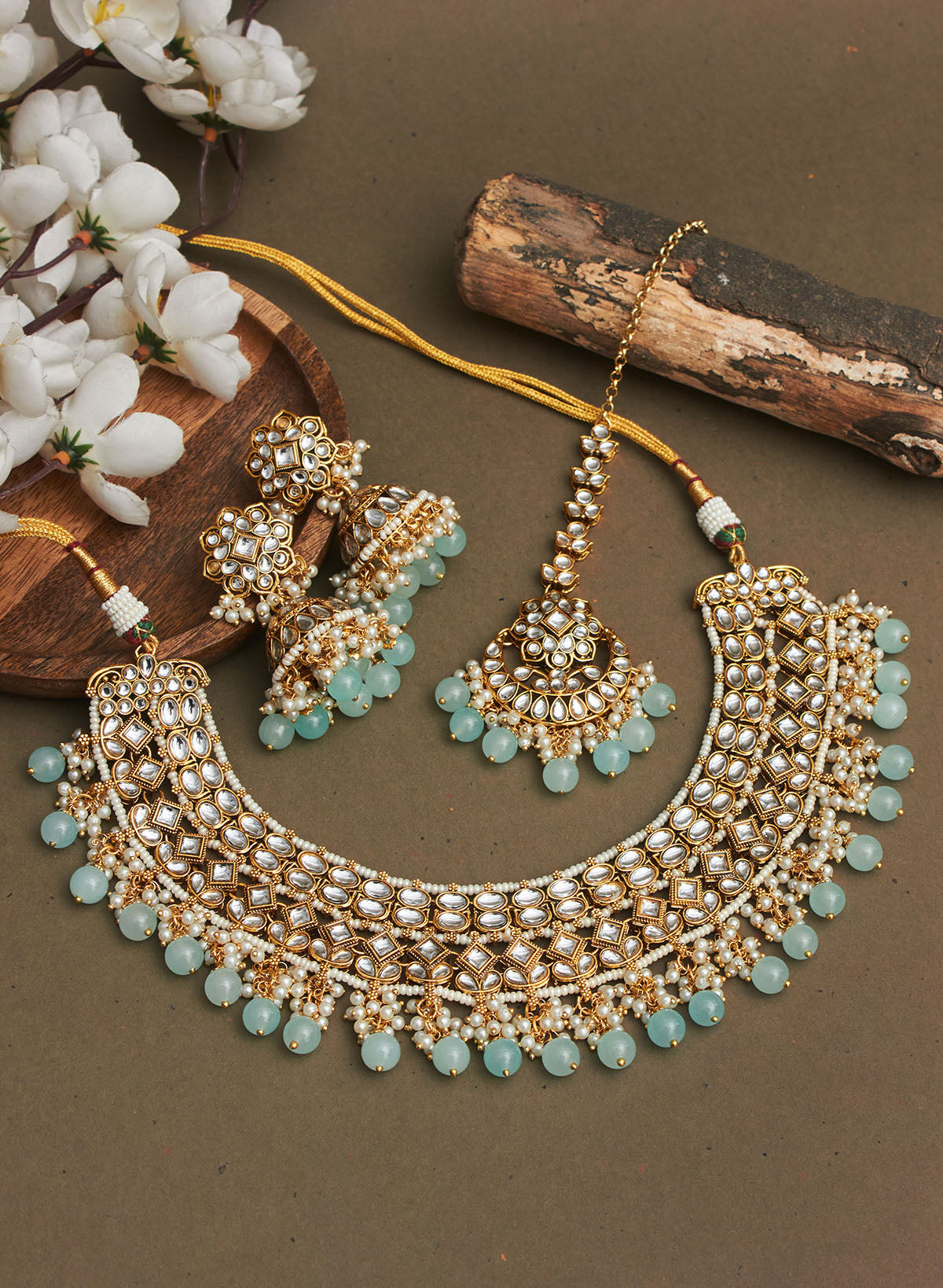 Samprita necklace set with maangtika