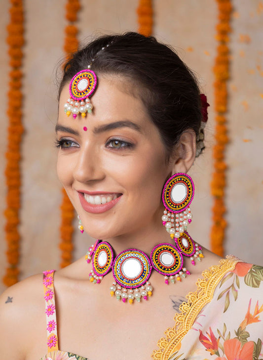 Daisy handmade necklace set with tikka