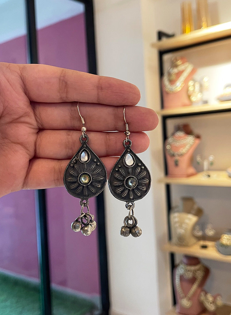 Nivika Drop Earring