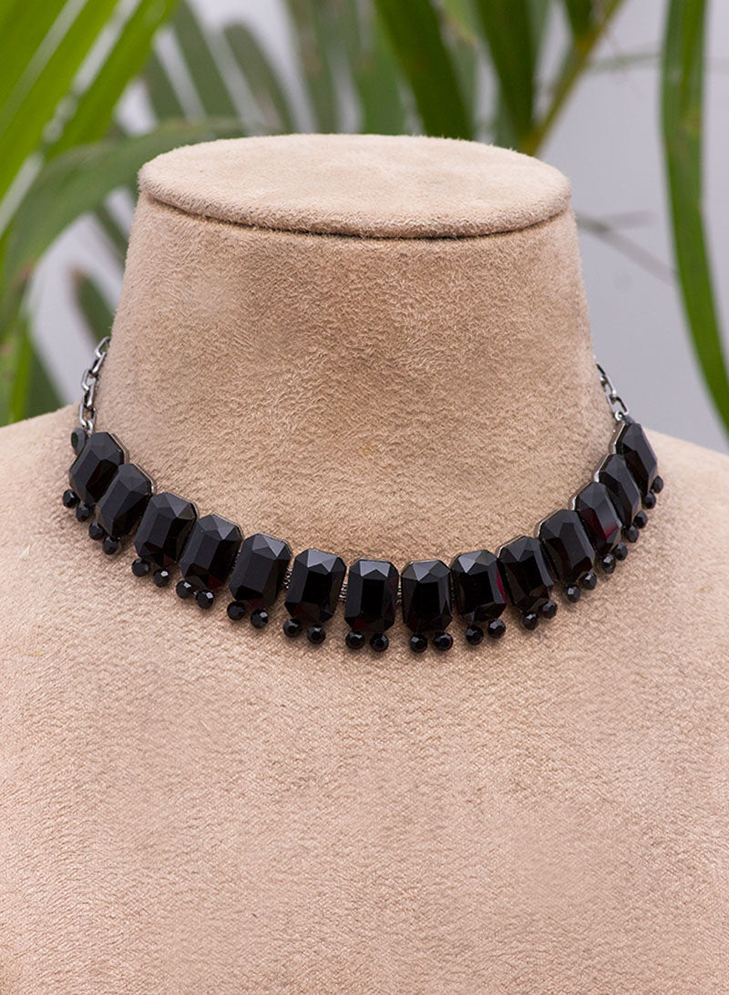 flora stone choker