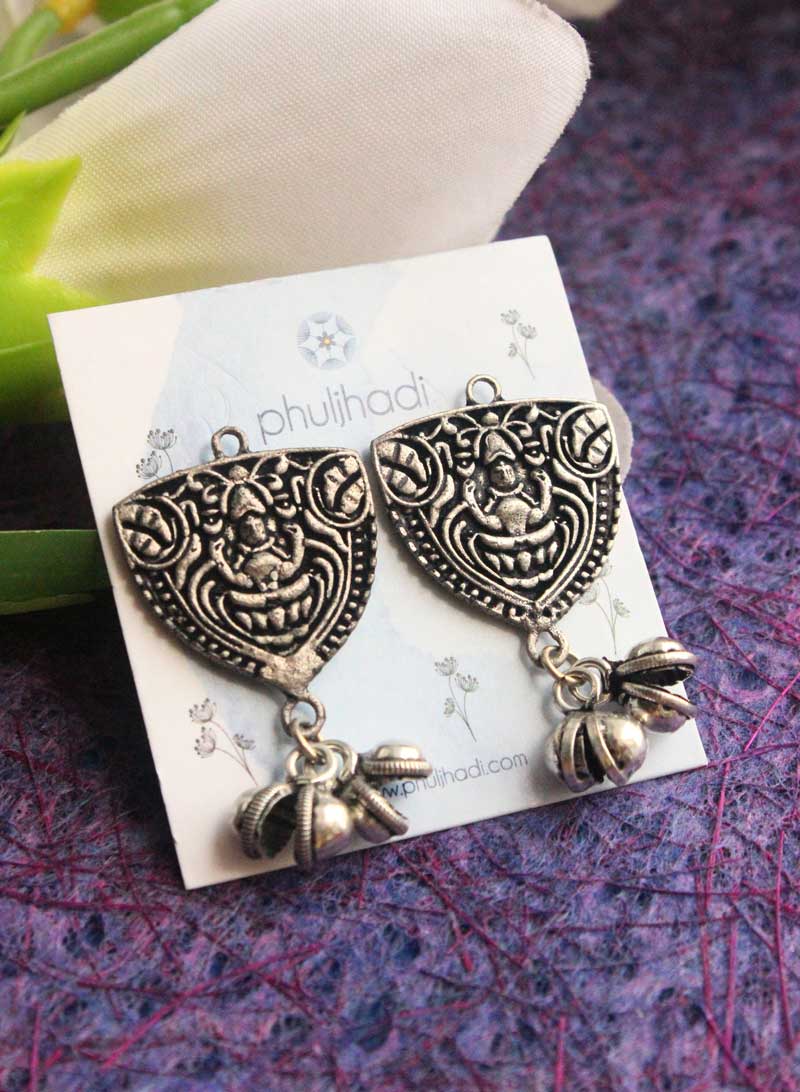 Goddess Oxidised Stud