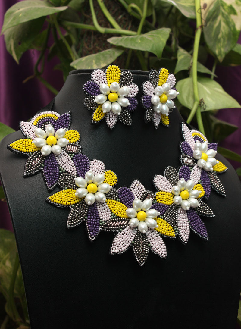 Meera handmde Necklace Set