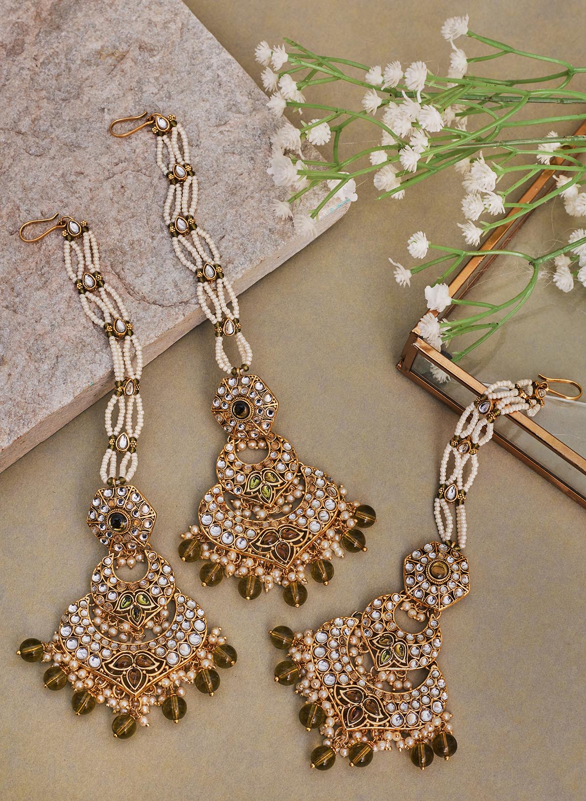 Vanishka maangtika set