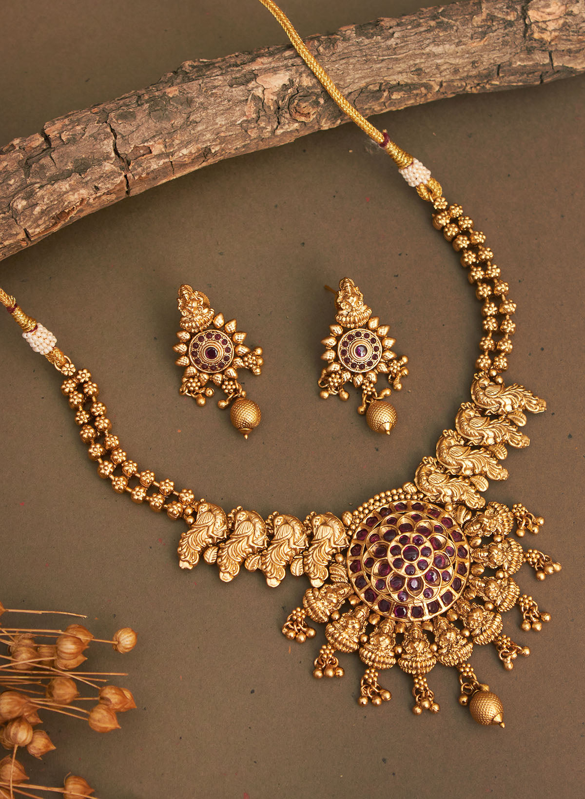 Gold Metal Alloy Glass Polki Stone Full Set In A Gold-Colored Base Embellished With newest Beadwork.