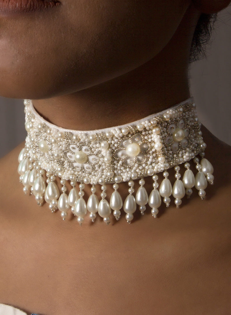 Olivia White Choker