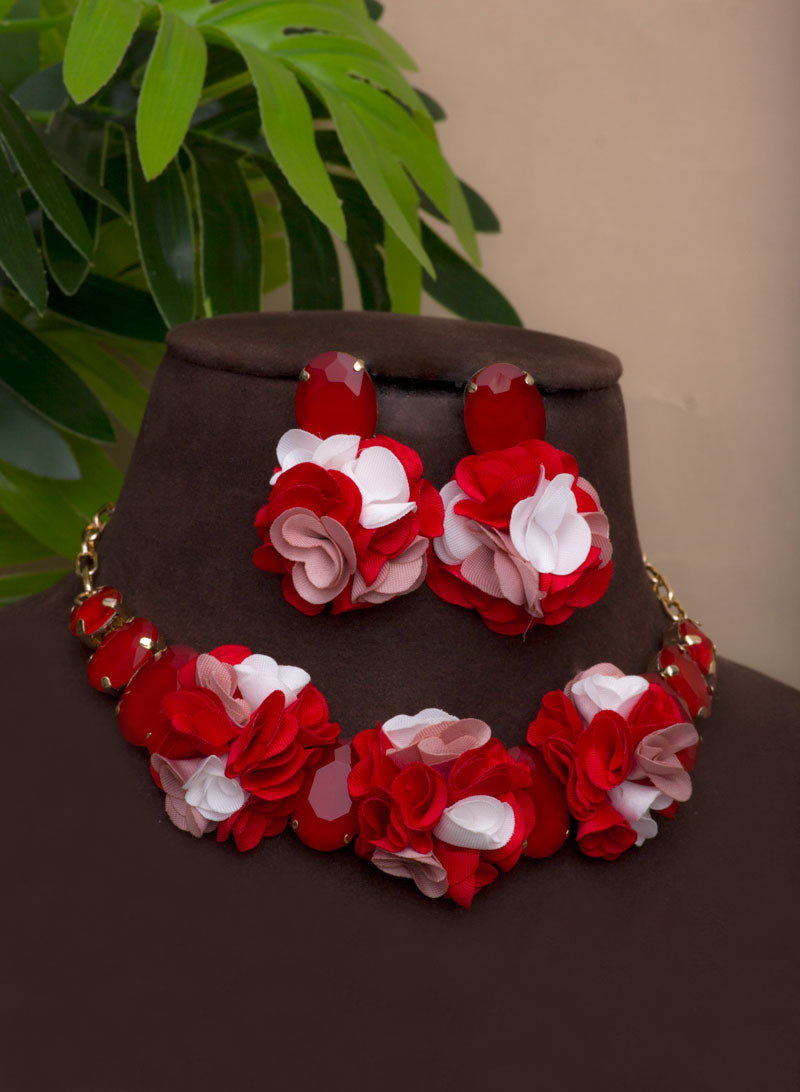 moira floral choker