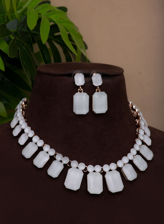 yareli stone choker
