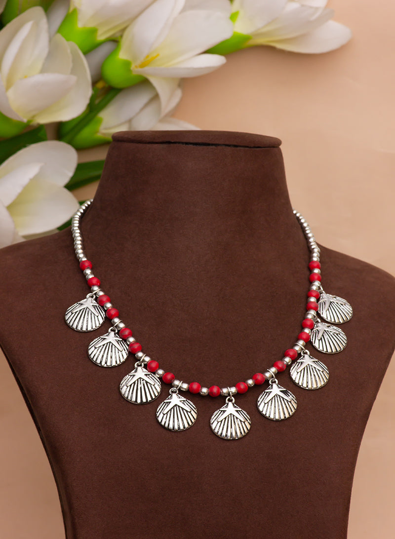 Venika Shell Necklace